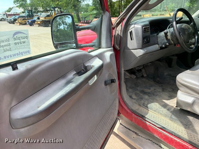 image for item FK0211 2004 Ford F350 Super Duty Crew Cab flatbed pickup truck