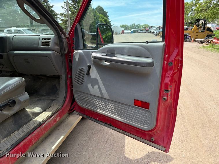 image for item FK0211 2004 Ford F350 Super Duty Crew Cab flatbed pickup truck