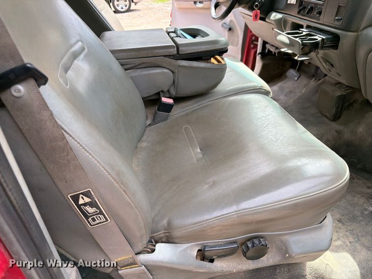 image for item FK0211 2004 Ford F350 Super Duty Crew Cab flatbed pickup truck