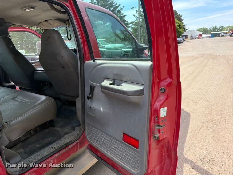 image for item FK0211 2004 Ford F350 Super Duty Crew Cab flatbed pickup truck