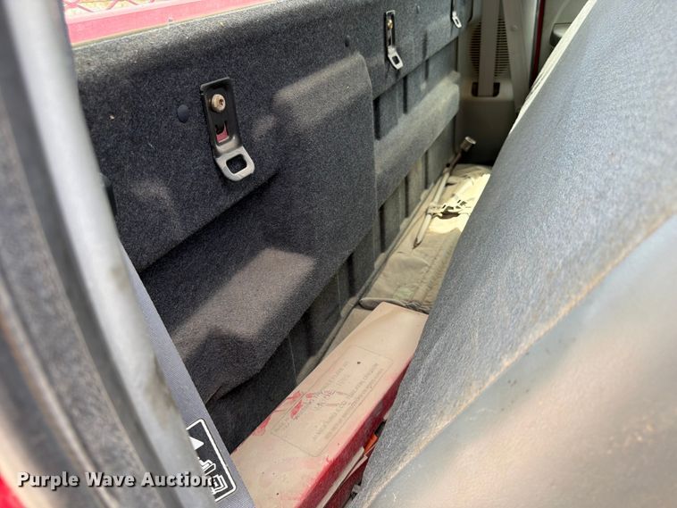 image for item FK0211 2004 Ford F350 Super Duty Crew Cab flatbed pickup truck