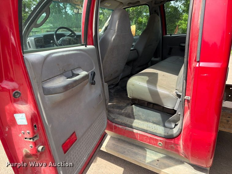 image for item FK0211 2004 Ford F350 Super Duty Crew Cab flatbed pickup truck
