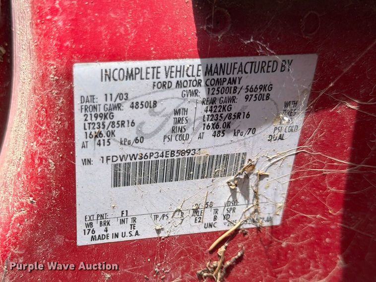 image for item FK0211 2004 Ford F350 Super Duty Crew Cab flatbed pickup truck