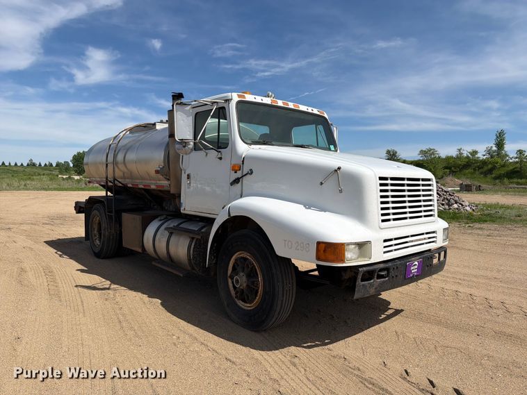 image for item FK0223 1991 International 8200 tank truck