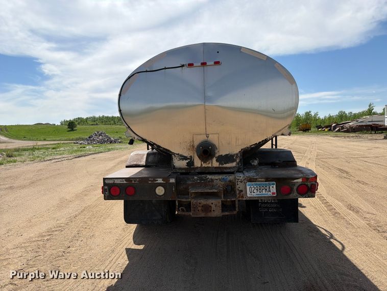 image for item FK0223 1991 International 8200 tank truck
