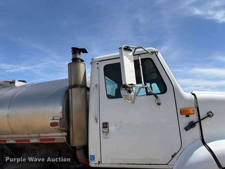 image for item FK0223 1991 International 8200 tank truck