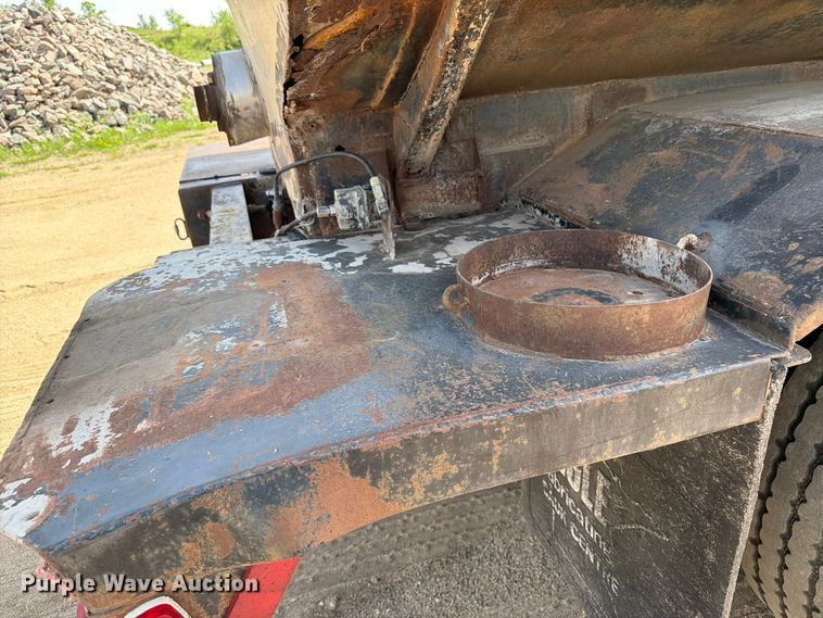 image for item FK0223 1991 International 8200 tank truck