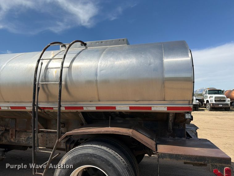 image for item FK0223 1991 International 8200 tank truck