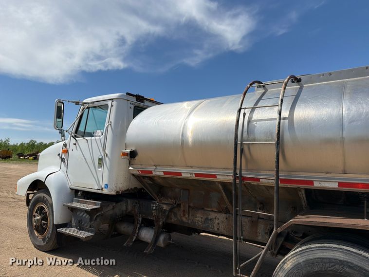 image for item FK0223 1991 International 8200 tank truck