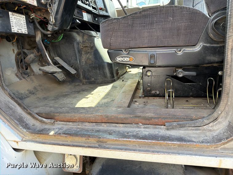 image for item FK0223 1991 International 8200 tank truck