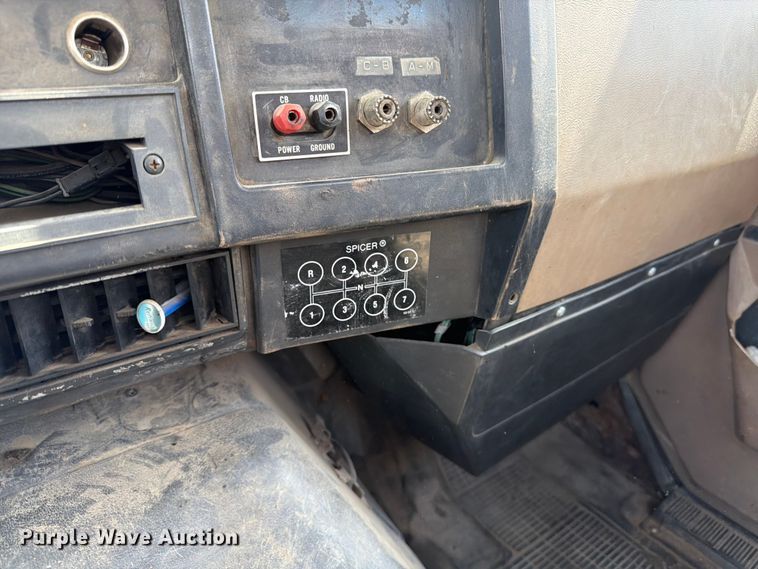 image for item FK0223 1991 International 8200 tank truck