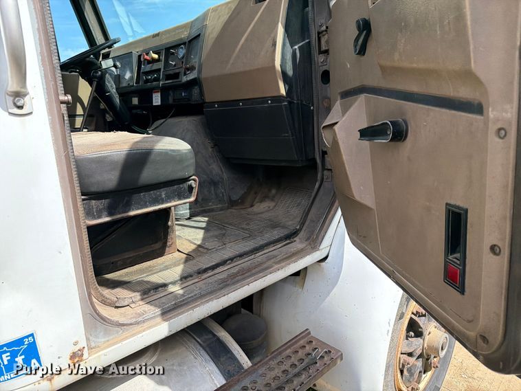 image for item FK0223 1991 International 8200 tank truck