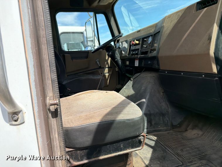 image for item FK0223 1991 International 8200 tank truck