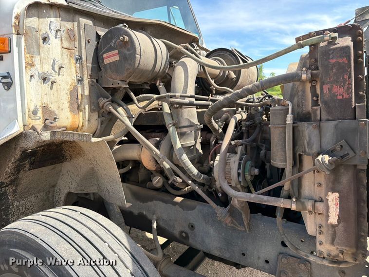 image for item FK0223 1991 International 8200 tank truck