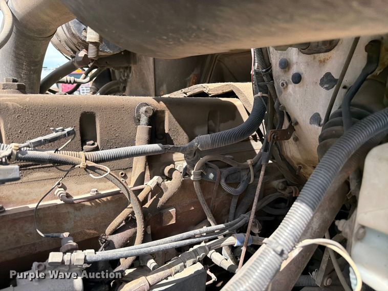 image for item FK0223 1991 International 8200 tank truck