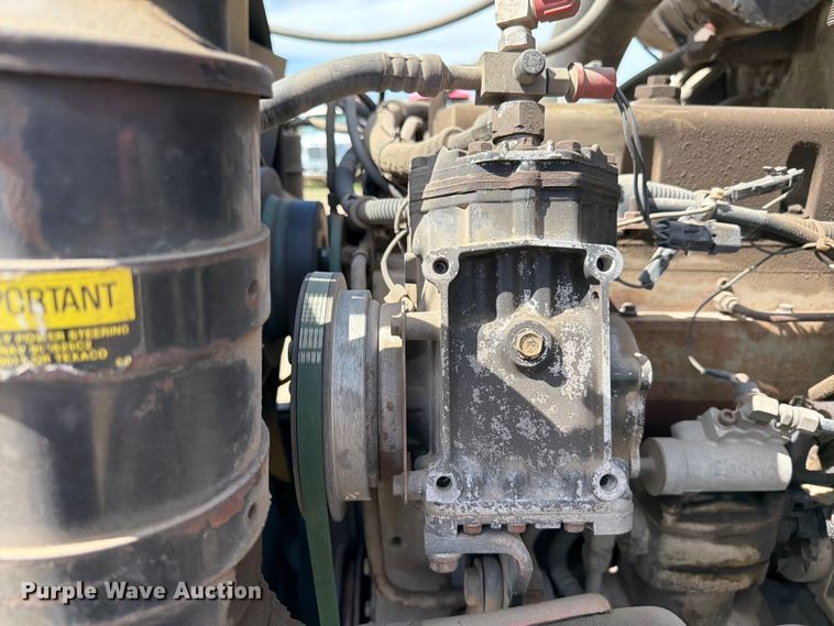 image for item FK0223 1991 International 8200 tank truck