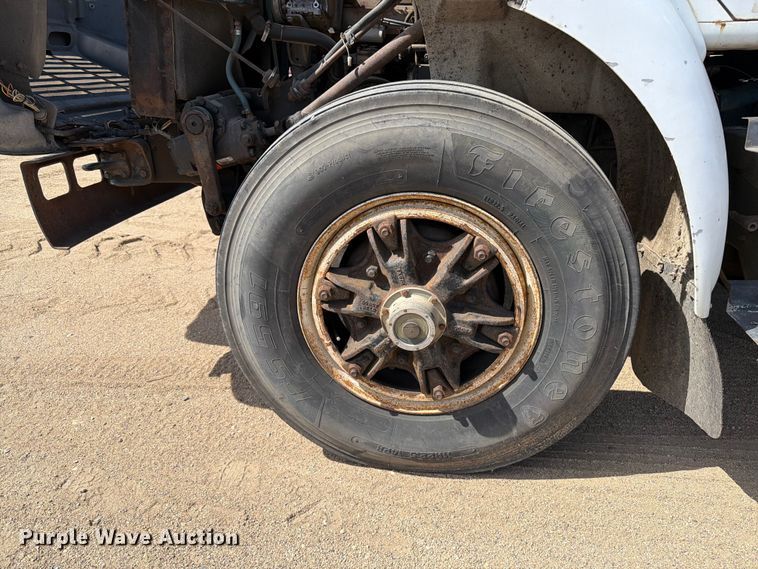 image for item FK0223 1991 International 8200 tank truck