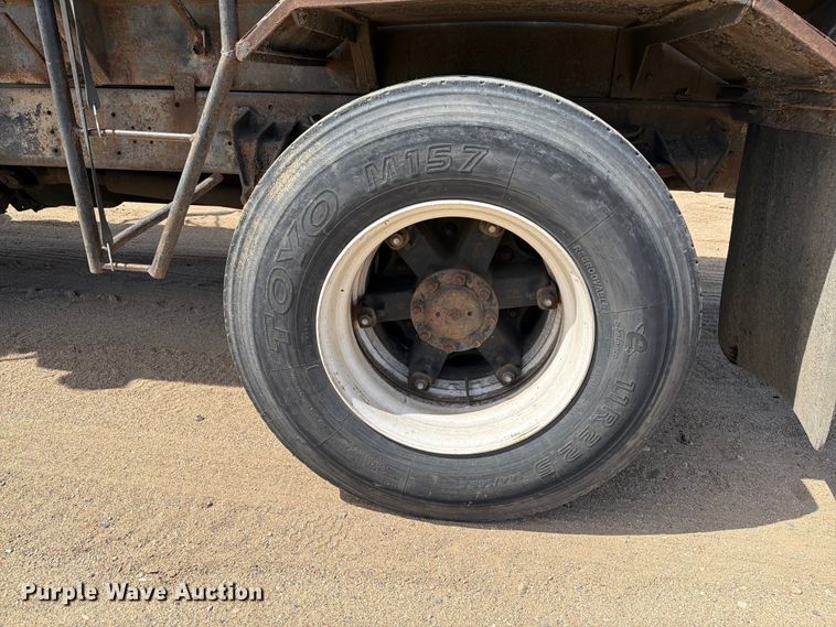 image for item FK0223 1991 International 8200 tank truck