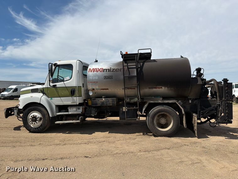 image for item FK0224 2006 Freightliner Business Class M2 oil distributor truck