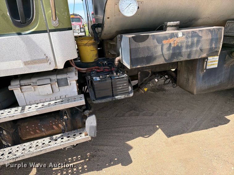 image for item FK0224 2006 Freightliner Business Class M2 oil distributor truck