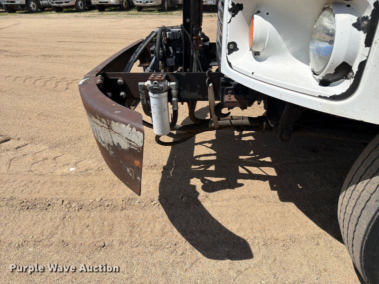 image for item FK0224 2006 Freightliner Business Class M2 oil distributor truck
