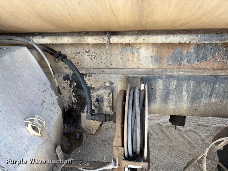 image for item FK0224 2006 Freightliner Business Class M2 oil distributor truck