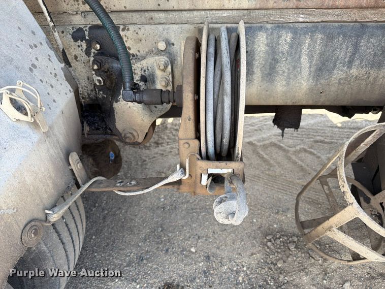image for item FK0224 2006 Freightliner Business Class M2 oil distributor truck