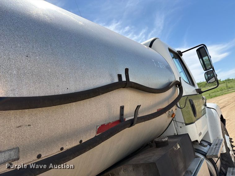 image for item FK0224 2006 Freightliner Business Class M2 oil distributor truck