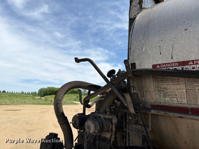 image for item FK0224 2006 Freightliner Business Class M2 oil distributor truck
