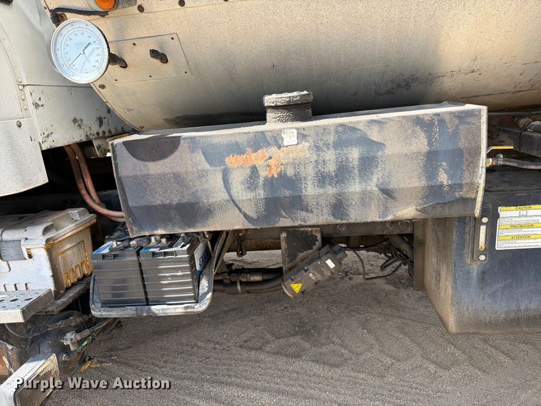 image for item FK0224 2006 Freightliner Business Class M2 oil distributor truck