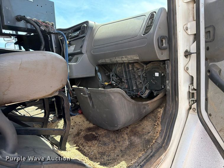 image for item FK0224 2006 Freightliner Business Class M2 oil distributor truck