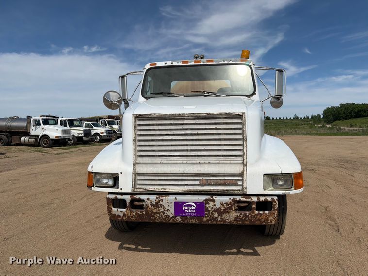 image for item FK0225 1991 International 8200 tank truck