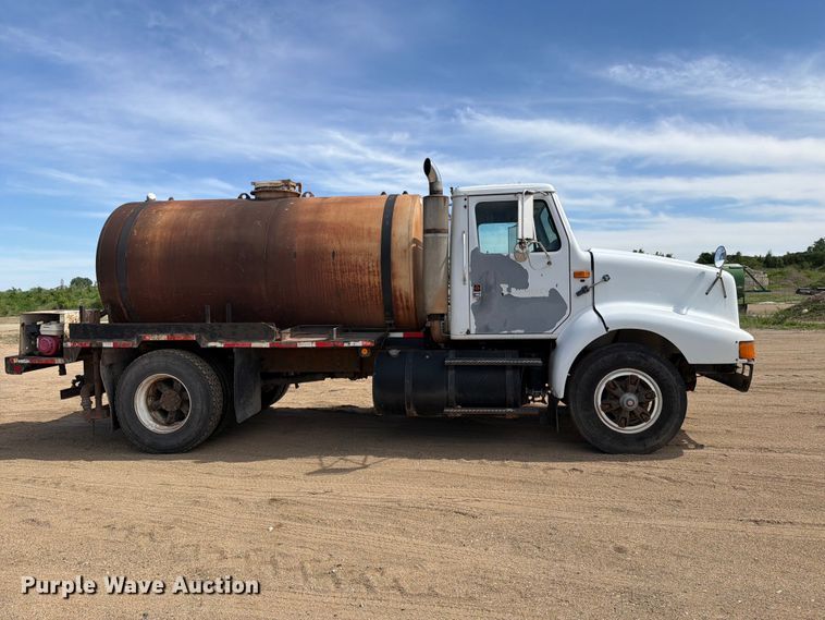image for item FK0225 1991 International 8200 tank truck