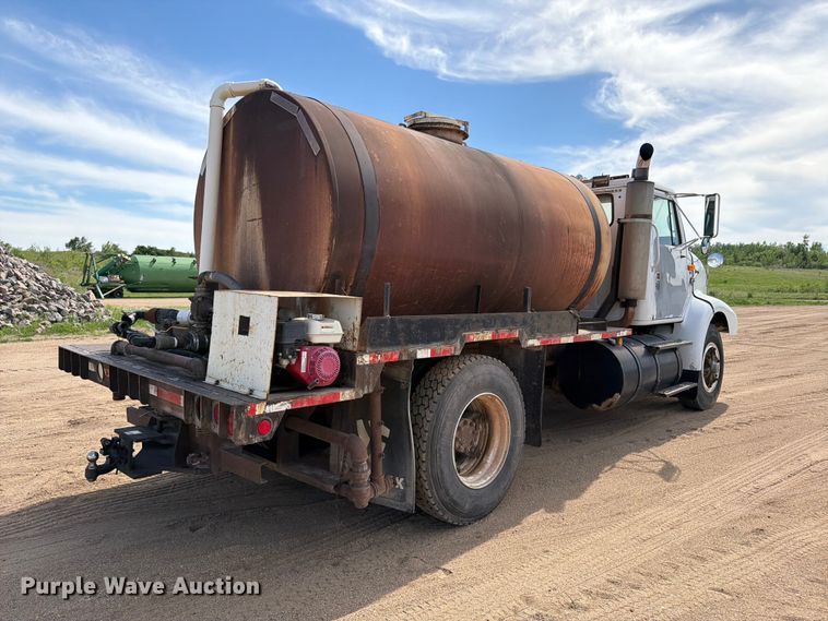 image for item FK0225 1991 International 8200 tank truck