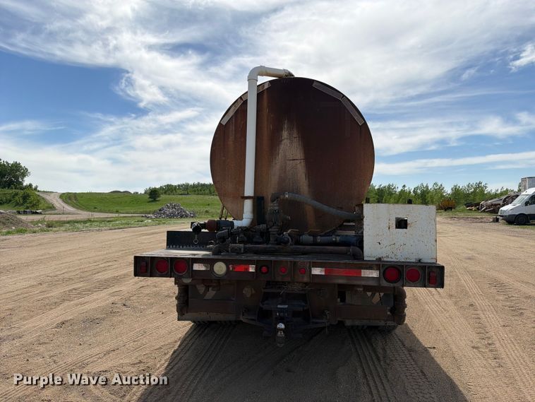 image for item FK0225 1991 International 8200 tank truck