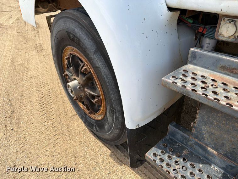 image for item FK0225 1991 International 8200 tank truck