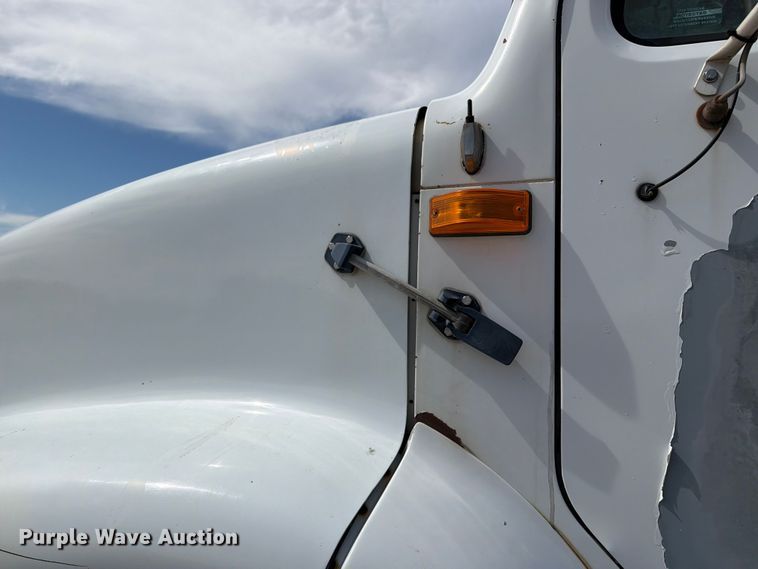 image for item FK0225 1991 International 8200 tank truck