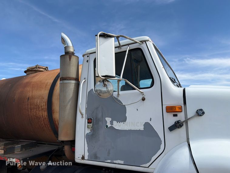 image for item FK0225 1991 International 8200 tank truck