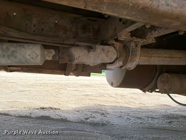 image for item FK0225 1991 International 8200 tank truck