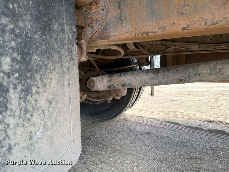 image for item FK0225 1991 International 8200 tank truck