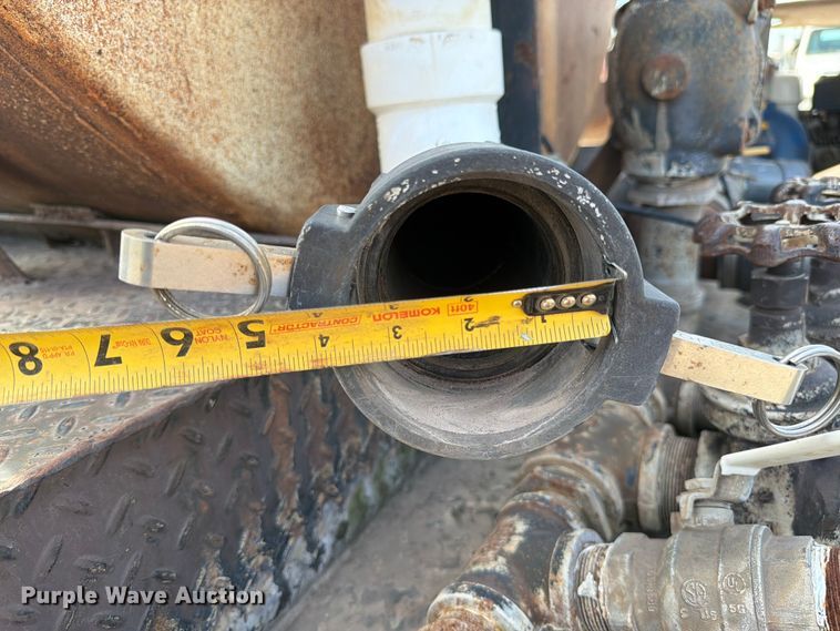 image for item FK0225 1991 International 8200 tank truck