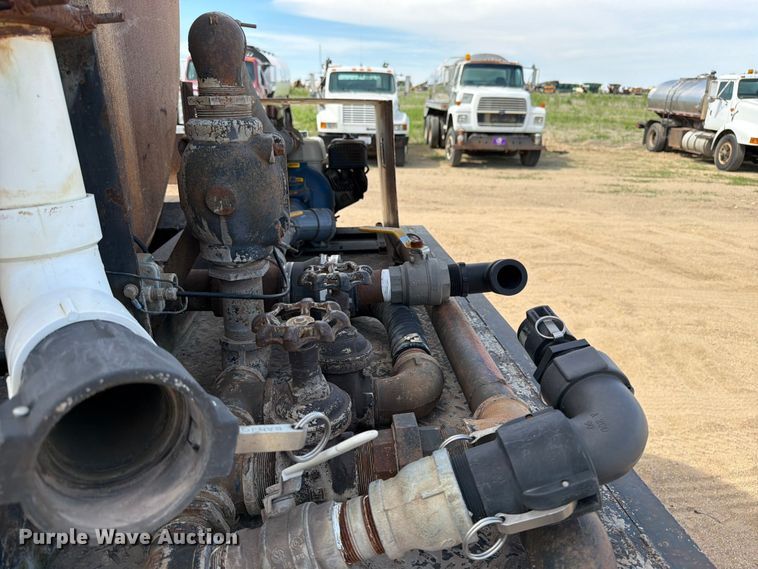 image for item FK0225 1991 International 8200 tank truck