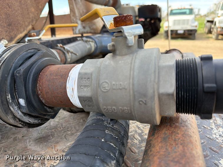 image for item FK0225 1991 International 8200 tank truck