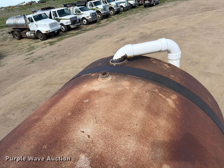 image for item FK0225 1991 International 8200 tank truck