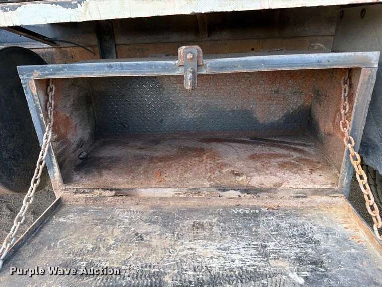 image for item FK0225 1991 International 8200 tank truck