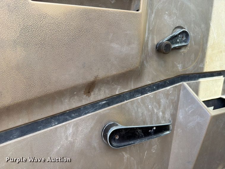 image for item FK0225 1991 International 8200 tank truck