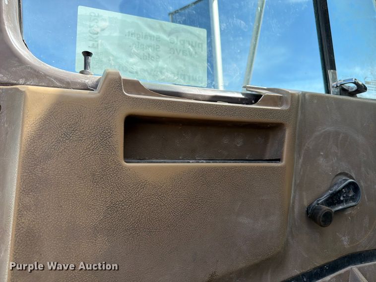 image for item FK0225 1991 International 8200 tank truck
