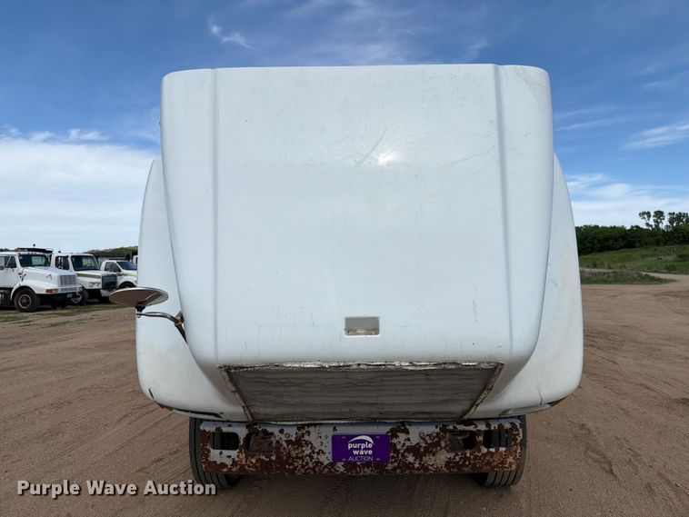 image for item FK0225 1991 International 8200 tank truck