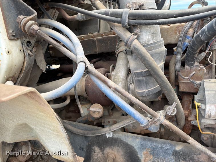 image for item FK0225 1991 International 8200 tank truck