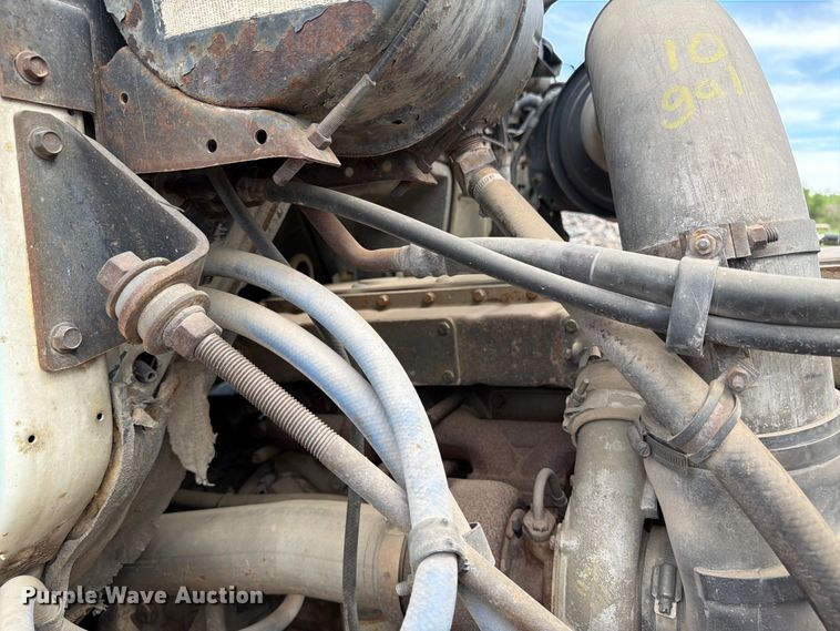 image for item FK0225 1991 International 8200 tank truck